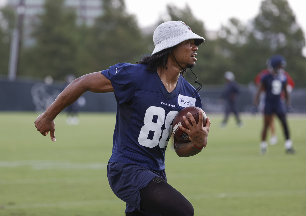 Could John Metchie III make his NFL debut this weekend for the Houston Texans? (USA Today)